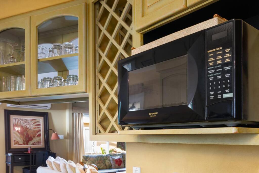 Plumeria Suite, 2-Bedrooms, Sleeps 6, Pool & Bbq, Pre-Renovation Summer Sale Kihei Eksteriør billede