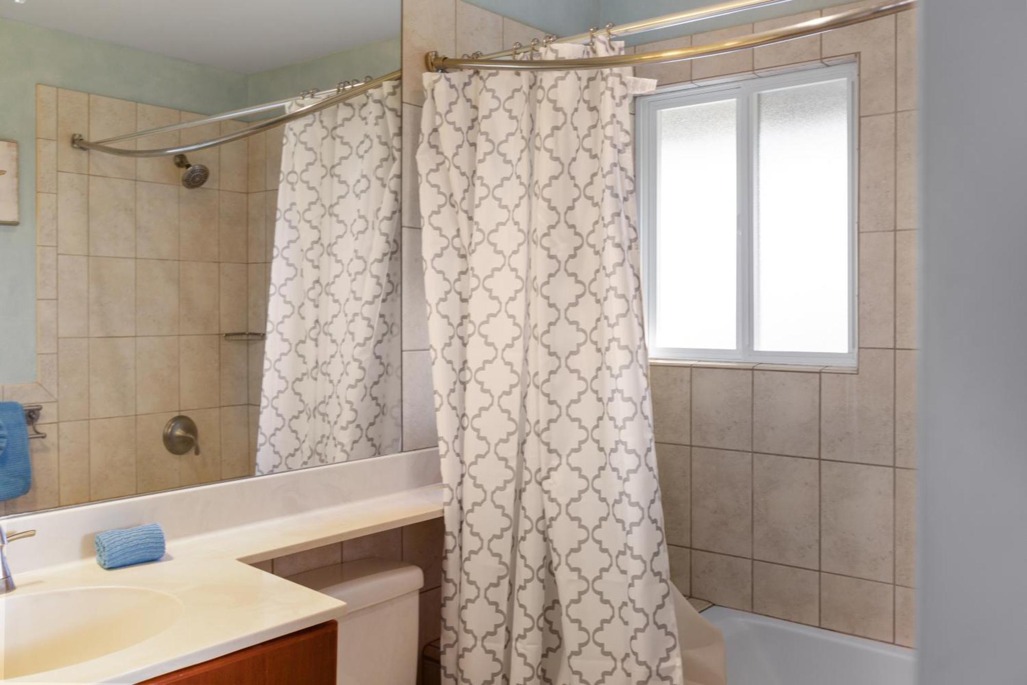 Plumeria Suite, 2-Bedrooms, Sleeps 6, Pool & Bbq, Pre-Renovation Summer Sale Kihei Eksteriør billede